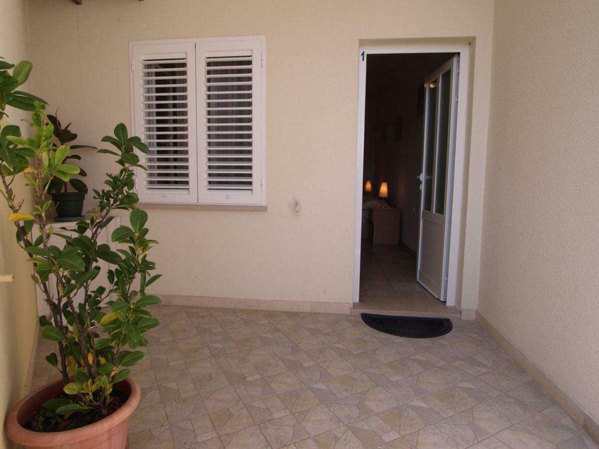 Apartments Skorin Lumbarda Exterior photo
